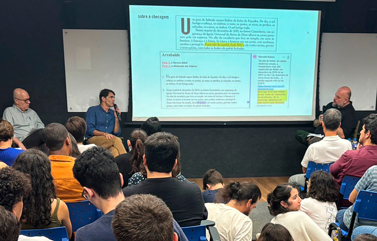 O professor Arthur Dapieve (esq.), João Moreira Salles, fundador da piauí, e o editor-executivo, Daniel Bergamasco.