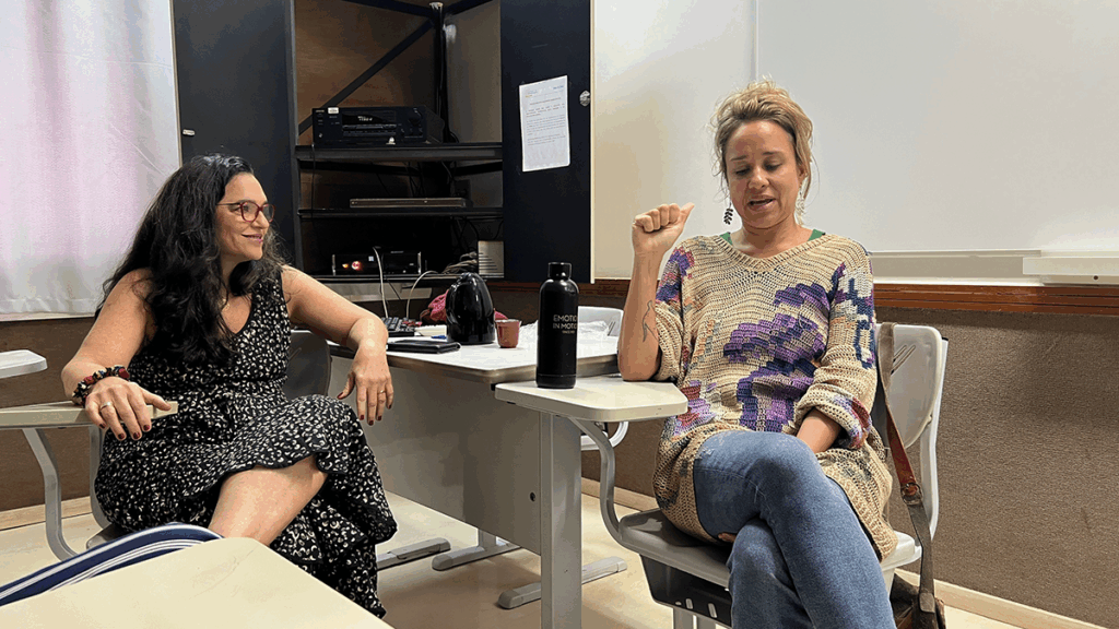 Valentina Homem conversa com alunos sobre o curta-metragem “A Menina e o Pote”. Crédito: Malu Carvalho