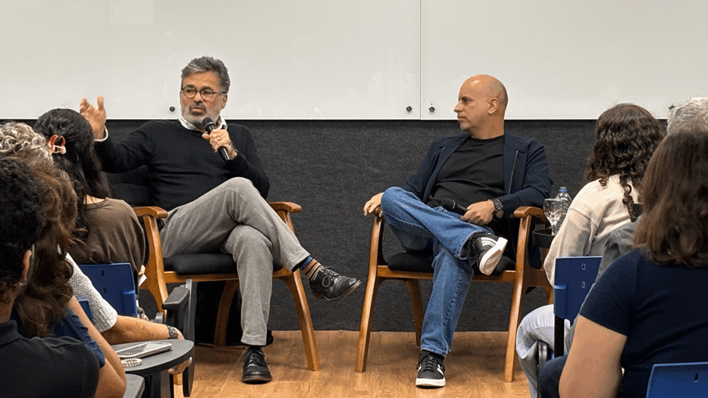 Marcelo Lins e Arthur Ituassu discutem o papel do jornalismo frente às mudanças políticas, ambientais e energéticas. Crédito: Malu Carvalho