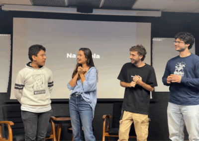 Alunos do Colégio Estadual André Maurois conhecem o estúdio de TV. Crédito: LabCOM Criação e Produção. (3/4)