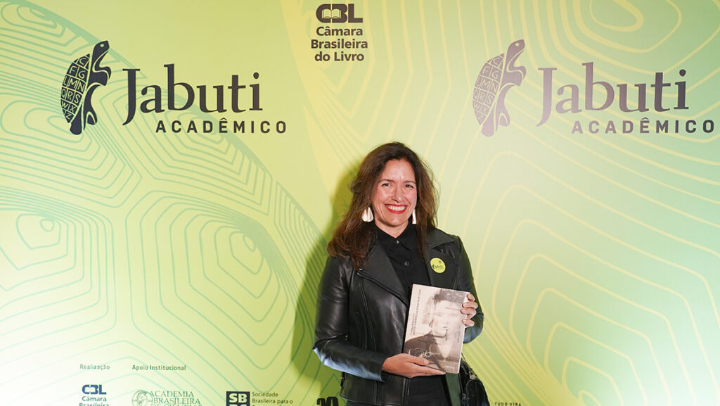 O livro “Cinema de Arquivo: Imagens e Memória da Ditadura Militar” (Sagarana Editora), da pesquisadora e professora Patrícia Machado (PPGCOM/PUC-Rio), foi um dos cinco finalistas da 2ª edição do Prêmio Jabuti Acadêmico