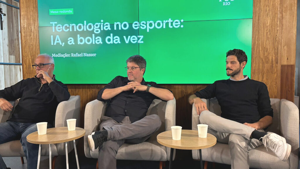 Eraldo Leite, Gustavo Poli e Luis Rodrigues em conversa na Semana de Esportes. Crédito: Malu Carvalho.