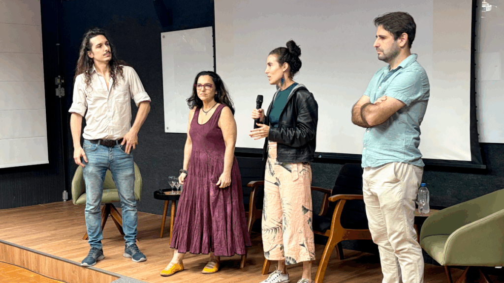 Professores da graduação na abertura do 2º Encontro de Montagem Cinematográfica. Crédito: Alessandra Cruz.