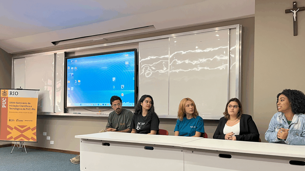 Alunos do DCOM durante a apresentação dos trabalhos no Seminário. Crédito: Gabriel Darriba.