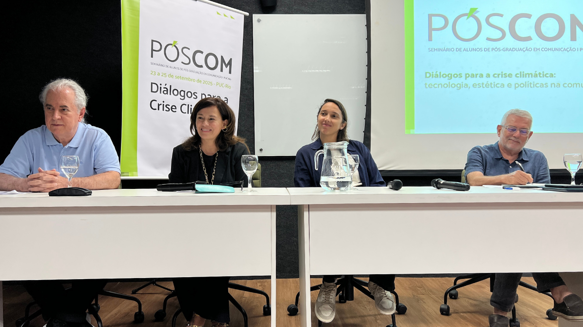 Mesa de abertura: profs. Leonel Aguiar e Claudia Sarmento e jornalistas Duda Menegassi e Agostinho Vieira debateram sobre jornalismo ambiental. Foto: Malu Carvalho.