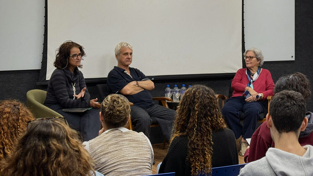 A professora Ítala Maduell, João Batista de Abreu e Carmen Pereira. Crédito: LabCOM Criação e Produção.