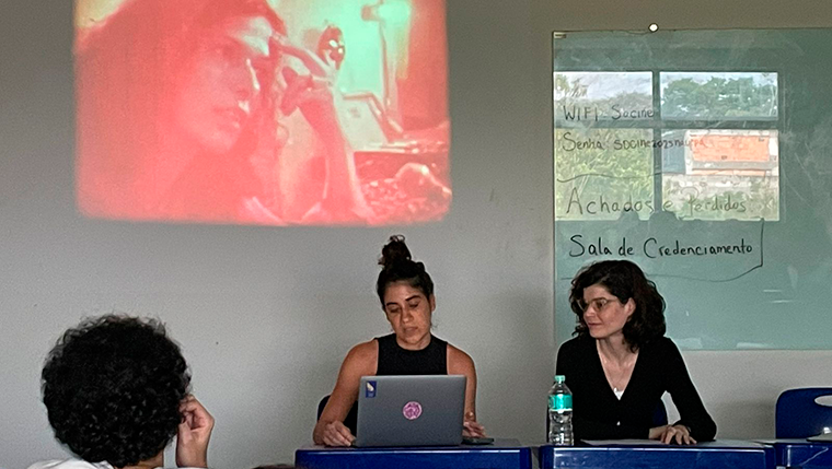 Camila Lamha (doutoranda) e Sofia Guimarães (mestranda) do PPGCOM/PUC-Rio. Crédito: Acervo pessoal.