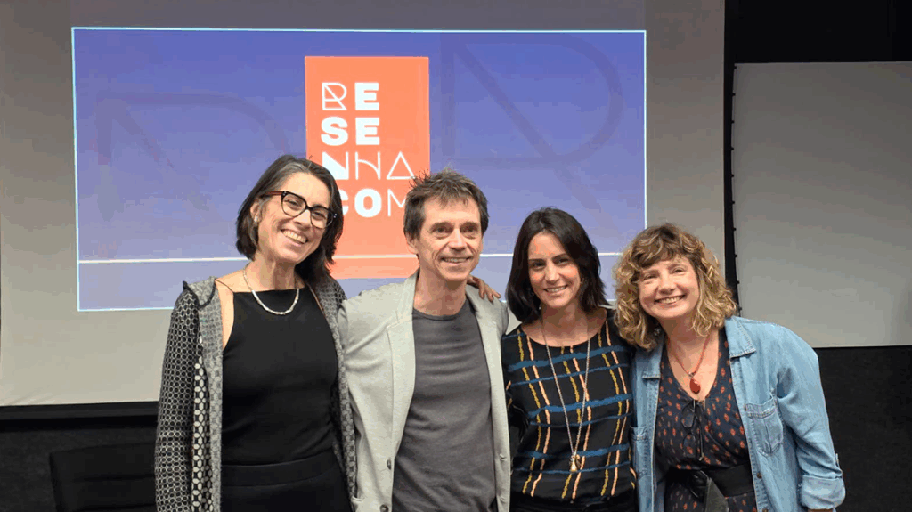 A professora Carla Siqueira, o roteirista Ricardo Hofstetter e as professoras e pesquisadoras Bruna Aucar e Tatiana Siciliano (PPGCOM/PUC-Rio). Crédito: LabCOM Criação e Produção.