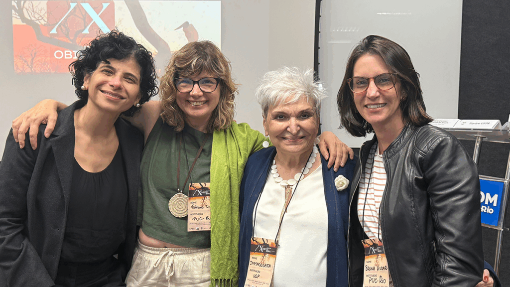 As professoras e pesquisadoras Ana Paula Goulart (UFRJ), Tatiana Siciliano (PPGCOM/PUC-Rio), Maria Immacolata Vassallo de Lopes (ECA-USP) e Bruna Aucar (PPGCOM/PUC-Rio). Crédito: LabCOM Criação e Produção.