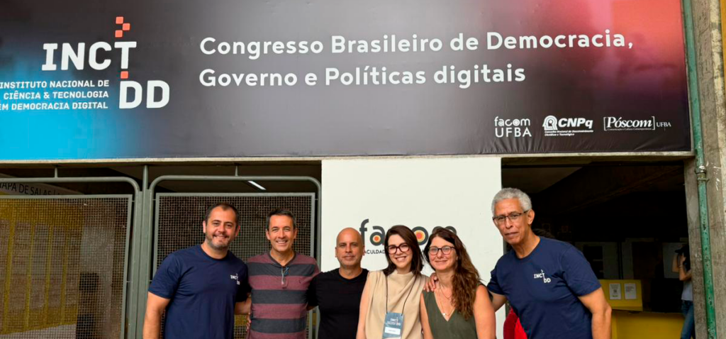 Fábio Vasconcellos, Luiz Leo, Arthur Ituassu, Caroline Pecoraro e Vivian Mannheimer (PUC-Rio) com o anfitrião, Wilson Gomes (UFBA). Crédito: Acervo pessoal.