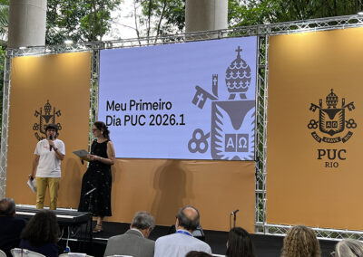 Erica Santos, da Coordenação Central de Graduação, e Roberta Portas, da Coordenação Central de Inovação em Estratégia Pedagógica. Foto de Alícia Souza