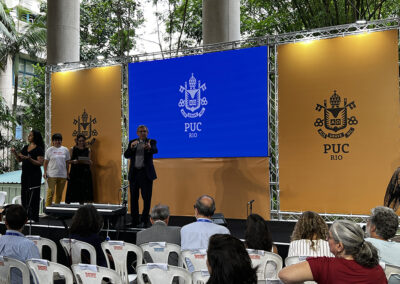 O Vice-Reitor Pe. Miguel Martins, S. J. deu as boas-vindas aos calouros. Foto de Alícia Souza