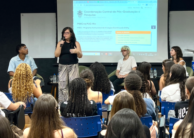 Professora Claudia Pereira, coordenadora de Iniciação Científica.