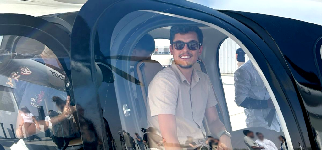 O ex-aluno do DCOM, Filipe Vidon, estava em Dubai  início dos bombardeios nos Emirados Árabes Unidos. Foto: Acervo pessoal.