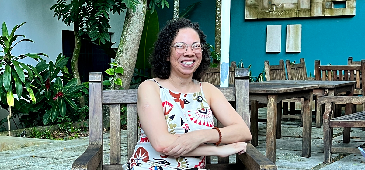 Gizele Martins é ex-aluna de jornalismo do DCOM. Foto: LabCOM Criação e Produção.