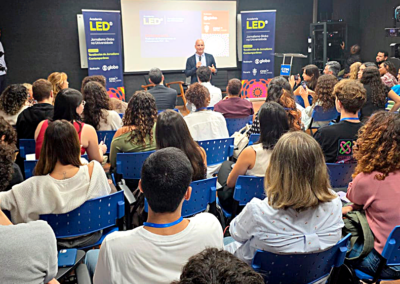 O diretor do DCOM, Arthur Ituassu, na aula de abertura do 2º Seminário Globo/DCOM. Foto: LabCOM Criação e Produção.