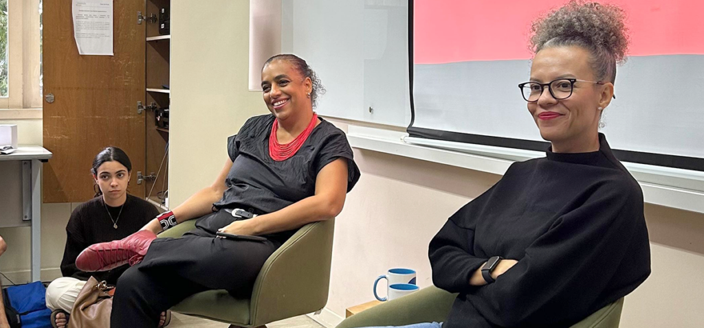 Professora Carmem Petit e Cecília Olliveira debatem o papel da imprensa na cobertura de segurança. Foto: LabCOM Criação e Produção.