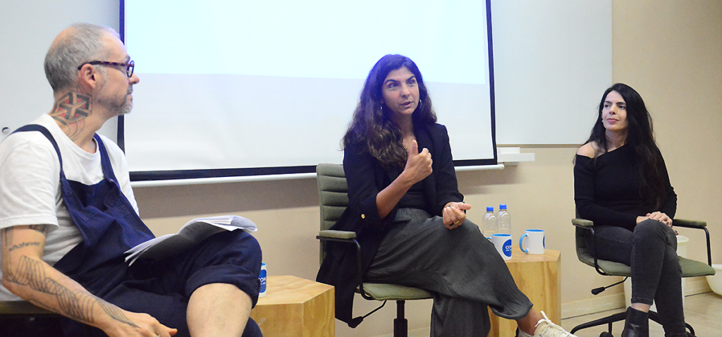 O professor Sergio Motta, a produtora Mariana Ferraz e a roteirista e codiretora Maria Camargo após a exibição do filme.  Foto: Manuela David.