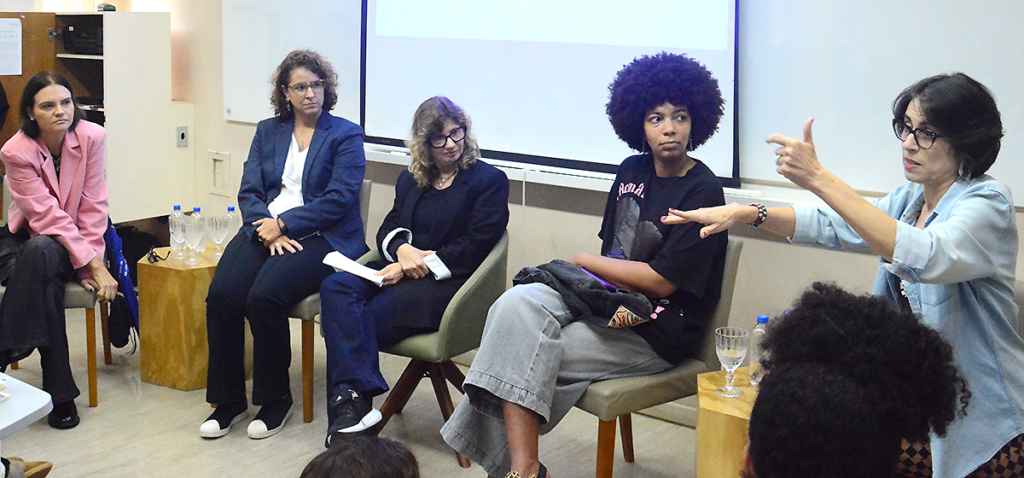 Alessandra Poggi, Rosana Lobo, Tatiana Siciliano, Cleissa Martins e Carla Siqueira durante o bate-papo. Foto: Manuela David.