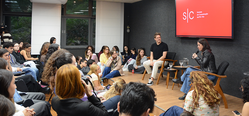 Fábio Porchat e a professora Bruna Aucar durante o penúltimo dia da Semana de Comunicação. Foto: Manuela David.