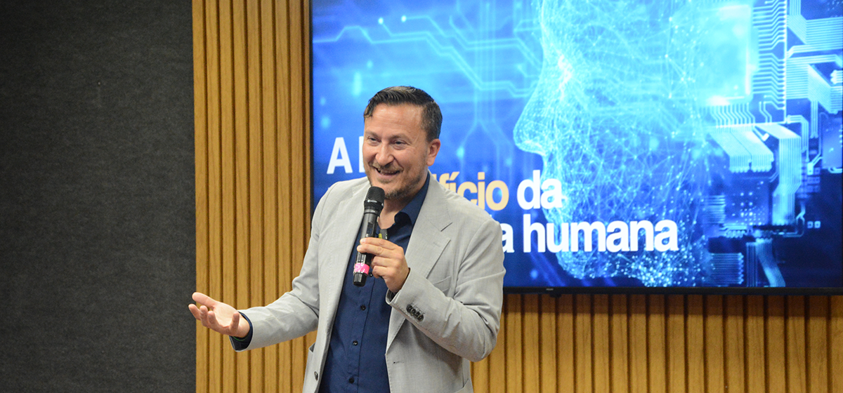 Paolo Granata durante a palestra. Foto: Manuela David.